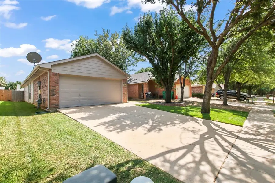 826 Savage Drive, Denton, TX 76207