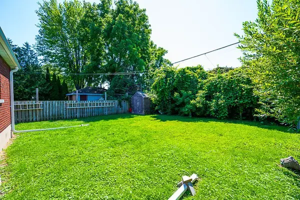 102 Central Park BLVD N, Oshawa, ON L1G 5Y5