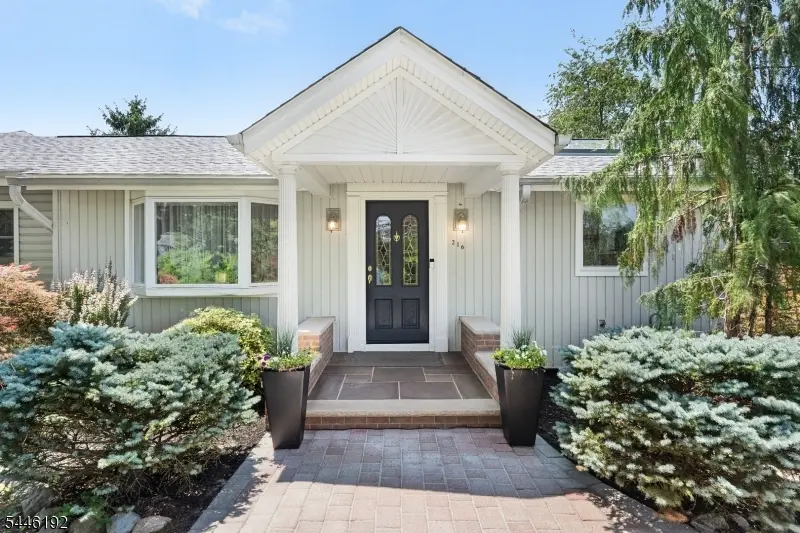 216 Glen Crest Dr, Branchburg Twp., NJ 08853