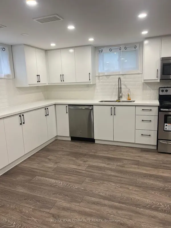 23 Irwin AVE, Aurora, ON L4G 3G1