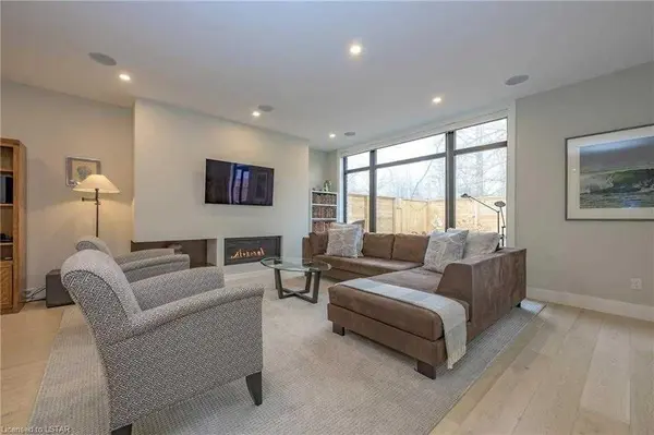 2368 Red Thorne AVE, London South, ON N6P 0E8