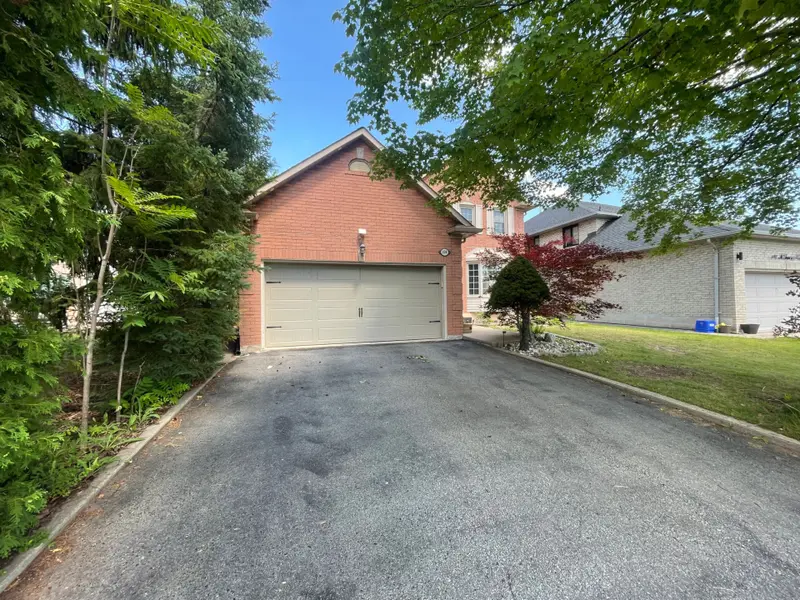 106 Milbourne CRES, Oakville, ON L6H 5P1