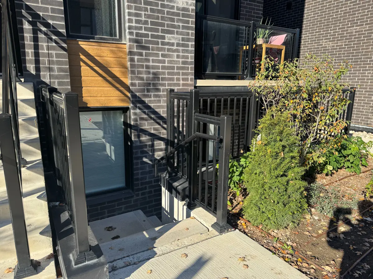 172 Clonmore DR #20, Toronto E06, ON M1N 1Y1
