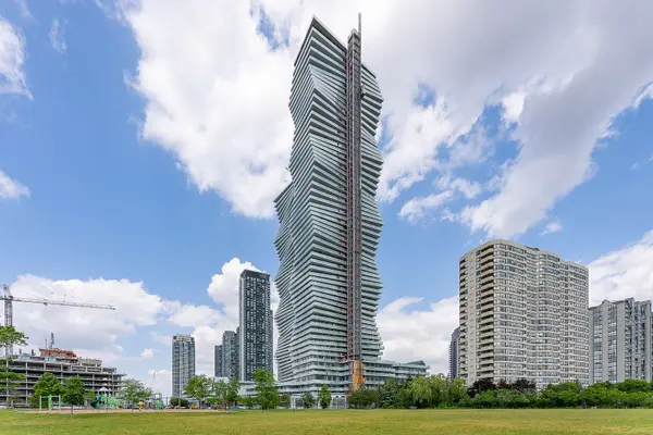 3900 Confederation Pkwy #4911, Mississauga, ON L5B 0M3