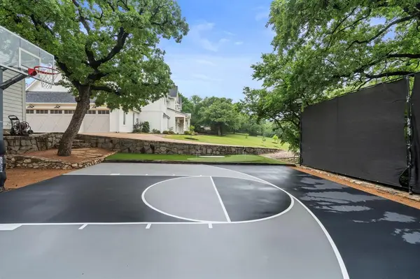 4207 Kelly Elliott Road, Arlington, TX 76016