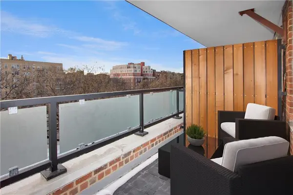 525 Ocean Pkwy #4J, Brooklyn, NY 11218