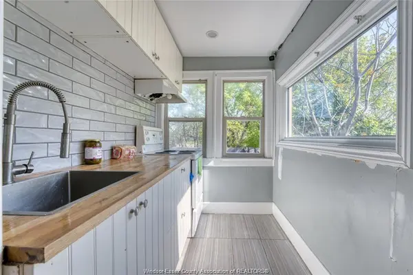 41 Giles Boulevard, Windsor, ON N9A 4B6