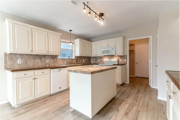 633 Manchester Drive, Mansfield, TX 76063