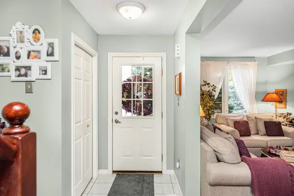 10 Richview DR, Hamilton, ON L9B 2V5