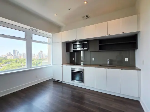 111 St. Clair AVE W #1222, Toronto C02, ON M4V 1N5