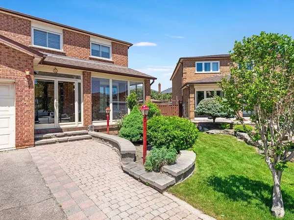 39 Brydon CT, Vaughan, ON L6A 1H7