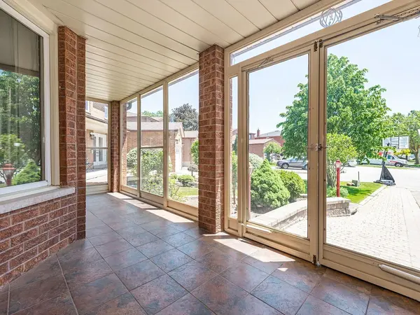 39 Brydon CT, Vaughan, ON L6A 1H7