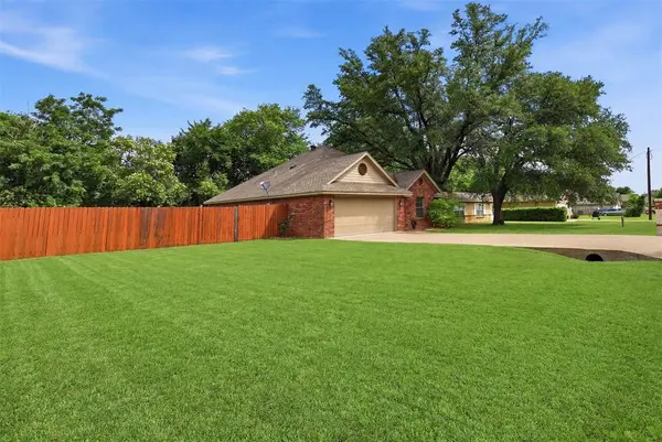 1508 Cheyenne Trail, Granbury, TX 76048