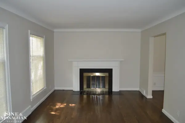 1932 Allard AVE, Grosse Pointe Woods, MI 48236