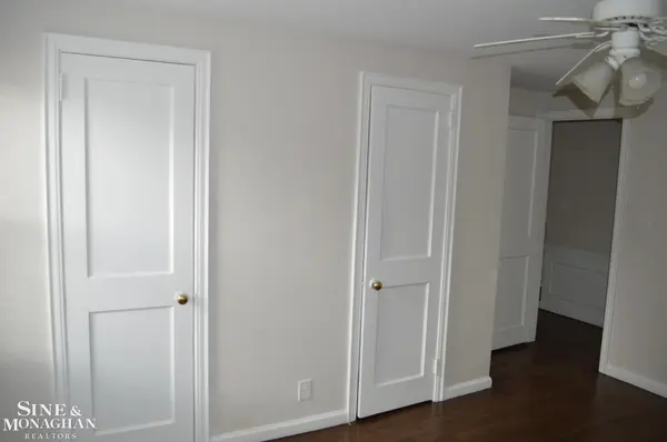 1932 Allard AVE, Grosse Pointe Woods, MI 48236