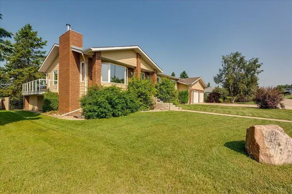3908 39 Street Close, Ponoka, AB T4J 1A9