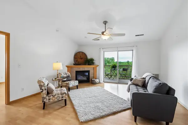 470 N 1st Ave #301, Iowa City, IA 52245