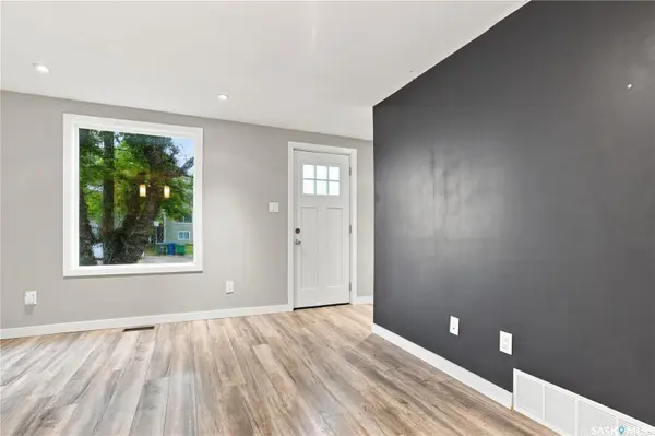 202 W AVENUE S, Saskatoon, SK S7M 3G3