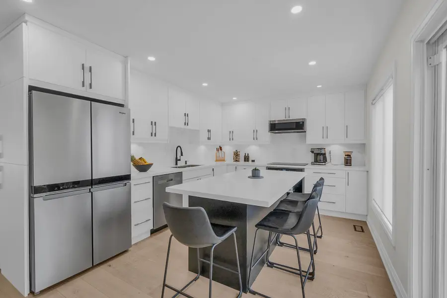 128 Seaside CIR, Brampton, ON L6R 2G9