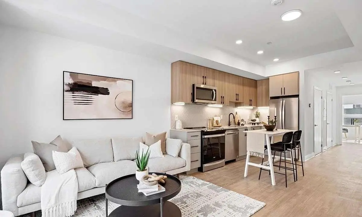 15 Brenthall AVE #21, Toronto C13, ON M2R 0B3