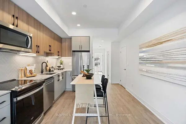 15 Brenthall AVE #21, Toronto C13, ON M2R 0B3