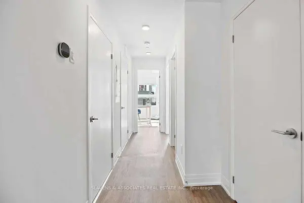 15 Brenthall AVE #21, Toronto C13, ON M2R 0B3