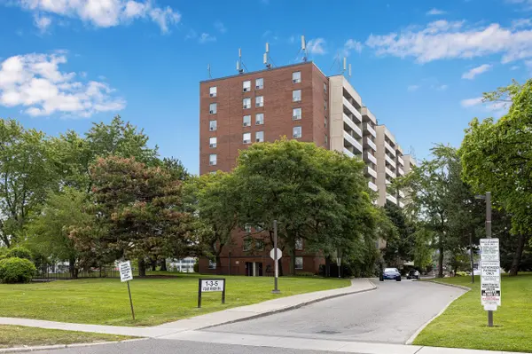 1 Four Winds DR #513, Toronto W05, ON M3J 2T1