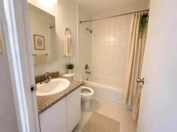 165 Kennedy RD #402, Brampton, ON L6W 3H2