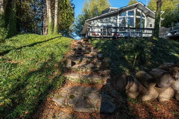 19 Front ST, South Bruce Peninsula, ON N0H 2T0