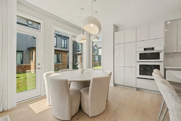 396 Peninsula RD, Barrhaven, ON K2J 7M5