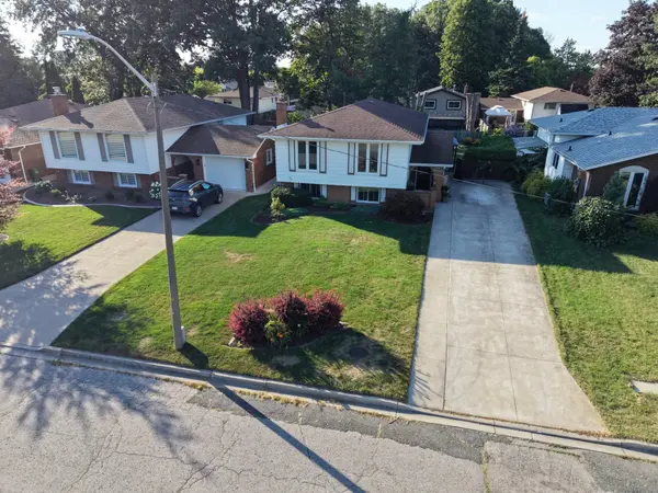 9440 Chestnut DR, Windsor, ON N8R 1G8