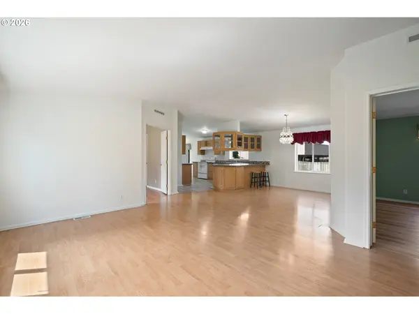 827 NE WOODARD AVE, Castle Rock, WA 98611