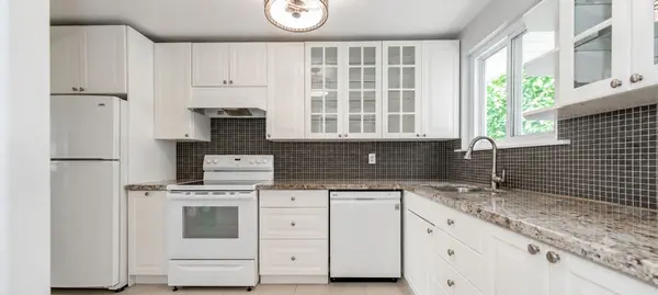 802 Pam CRES, Newmarket, ON L3Y 5B6