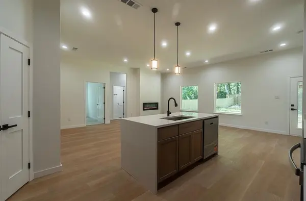 3315 Kyser, Dallas, TX 75216