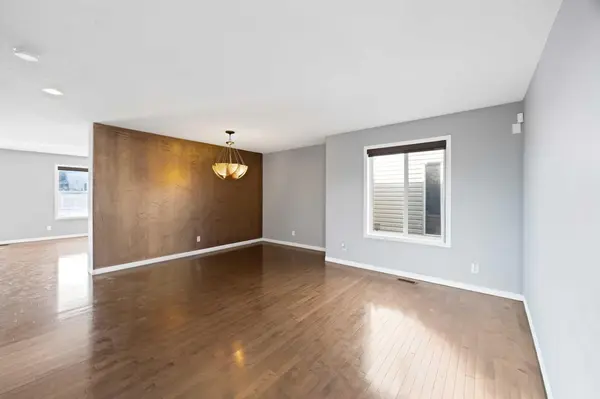 283 Taralake LNDG NE, Calgary, AB T3J0E9