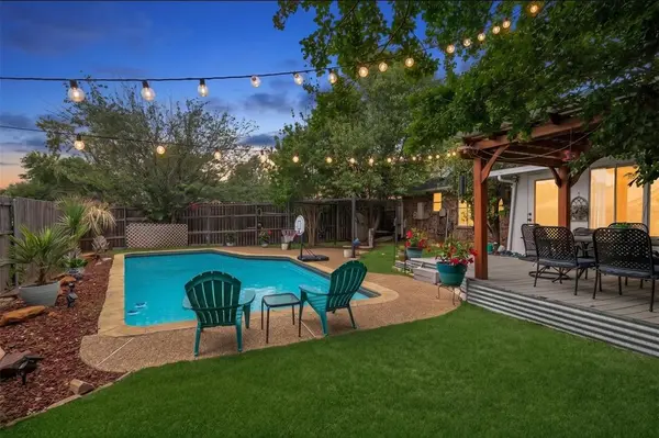 2108 Oakmeadow Place, Bedford, TX 76021