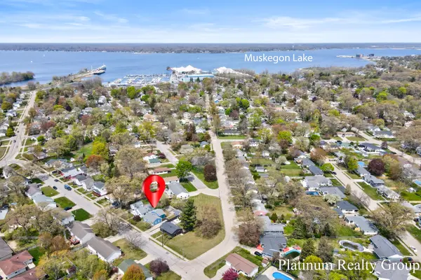 2390 Greenwood ST, Muskegon City, MI 49441