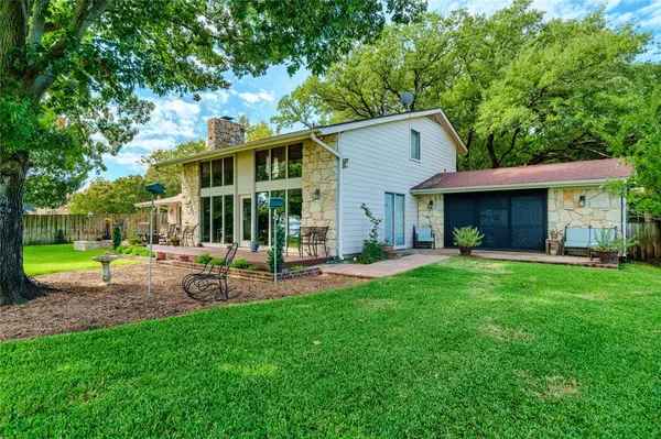 218 N Broadway Road, Azle, TX 76020