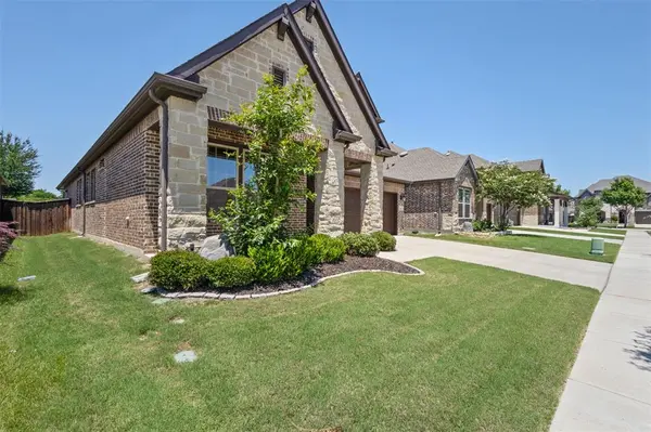 2617 High Bluff Drive, Mansfield, TX 76063