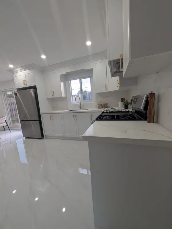 14 Heatherwood RD, Ajax, ON L1S 2K7