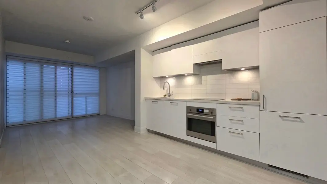 33 Frederick Todd WAY #402, Toronto C11, ON M4G 0C9