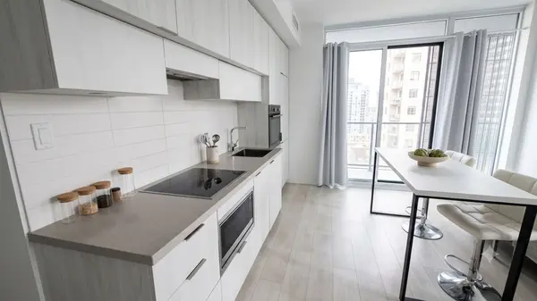 8 Eglinton AVE E #505, Toronto C10, ON M4P 0C1