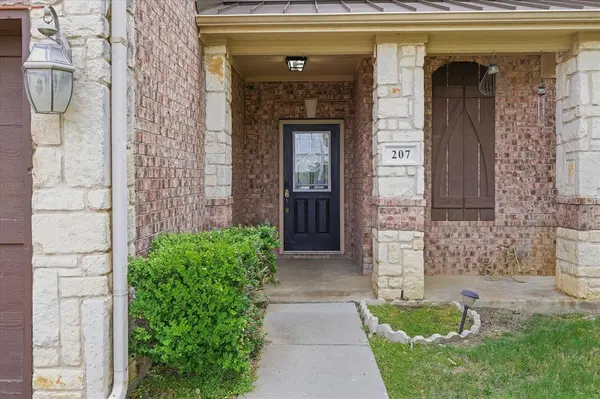 207 Moonlight Drive, Euless, TX 76039
