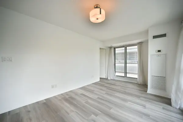 2035 Sheppard AVE E #218, Toronto C15, ON M2J 0A8