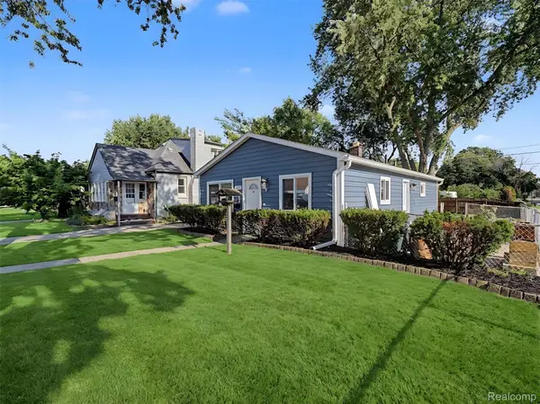 1108 E Goulson AVE, Hazel Park, MI 48030