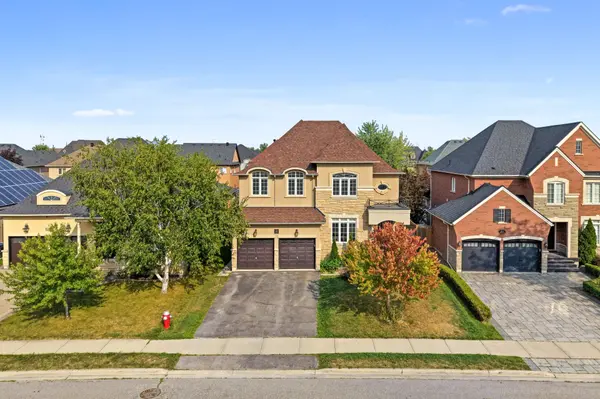 31 Fontainebleu RD, Brampton, ON L6P 1Z1