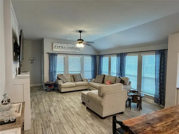 729 Oakleaf Drive, Midlothian, TX 76065