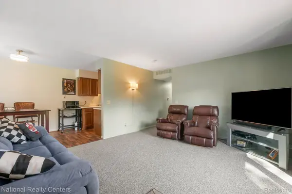 7777 Pontiac Lake RD, Waterford Charter Township, MI 48327