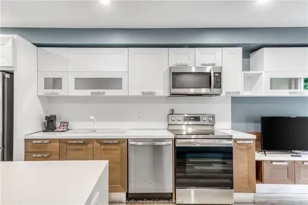 🏢 FOR RENT | 1755 Regent, Sudbury
Furnished South End apartment offering modern finishes, stainless appliances, Wi-Fi, Smart TV & a convenient Regent Street location close to shopping, restaurants and amenities.
📲 Contact me to book a viewing! https://lifeinsudbury.com/d8r6sdjn