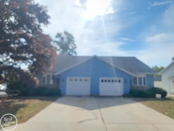 1424 Hazelwood LN, Port Huron, MI 48060